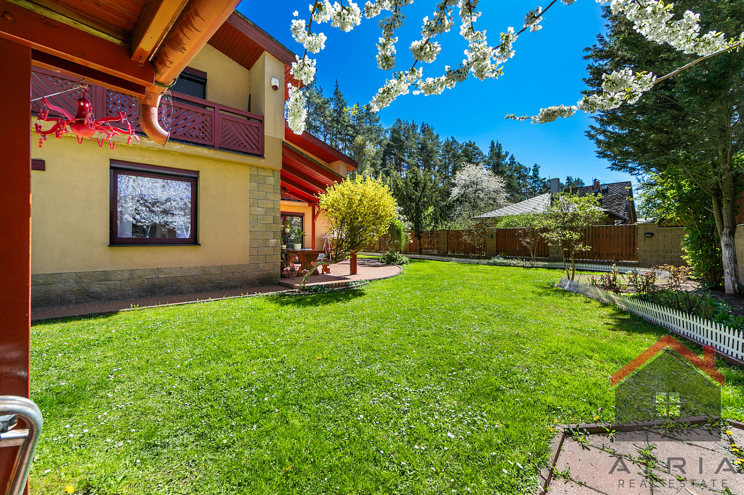 Prodej domu 275 m² s pozemkem 587 m² – fotografie 2