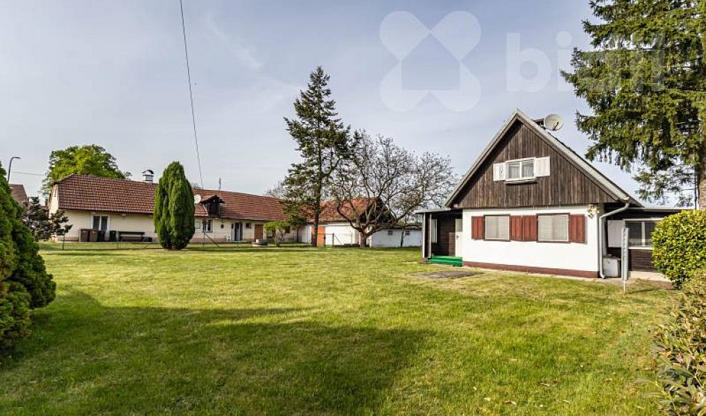 Prodej domu 97 m² s pozemkem 1 779 m², Straky – fotka 1 z 24