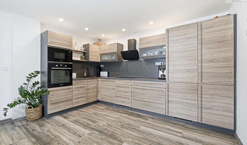 Prodej domu 105 m² s pozemkem 253 m², Dubí – náhled fotky 2