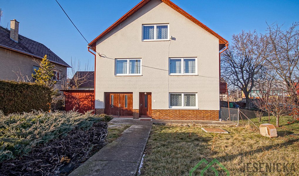 Prodej domu 269 m² s pozemkem 702 m², Javorník – fotka 1 z 25