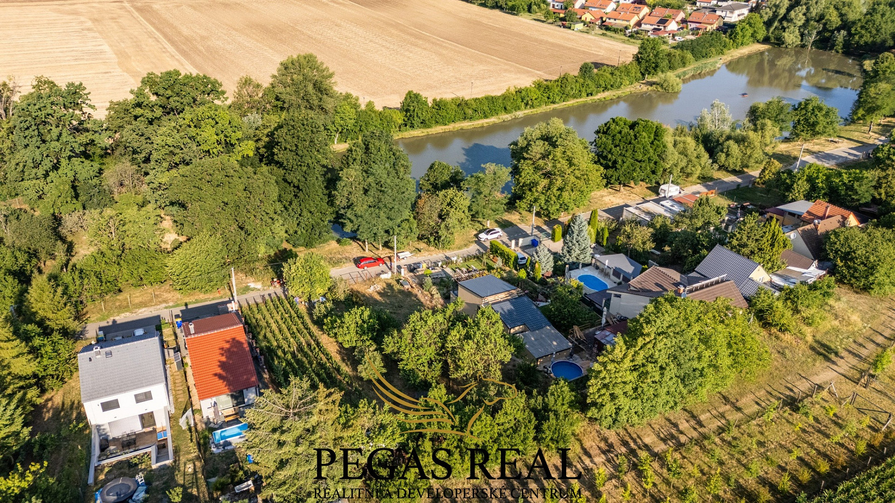 Prodej stavebního pozemku 390 m² – fotografie 5