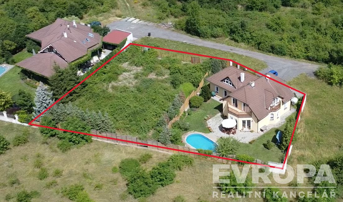 Prodej domu 231 m² s pozemkem 1 600 m²