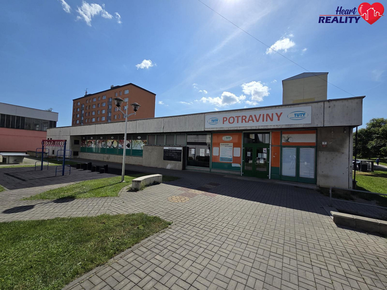 Pronájem obchodních prostor 525 m²