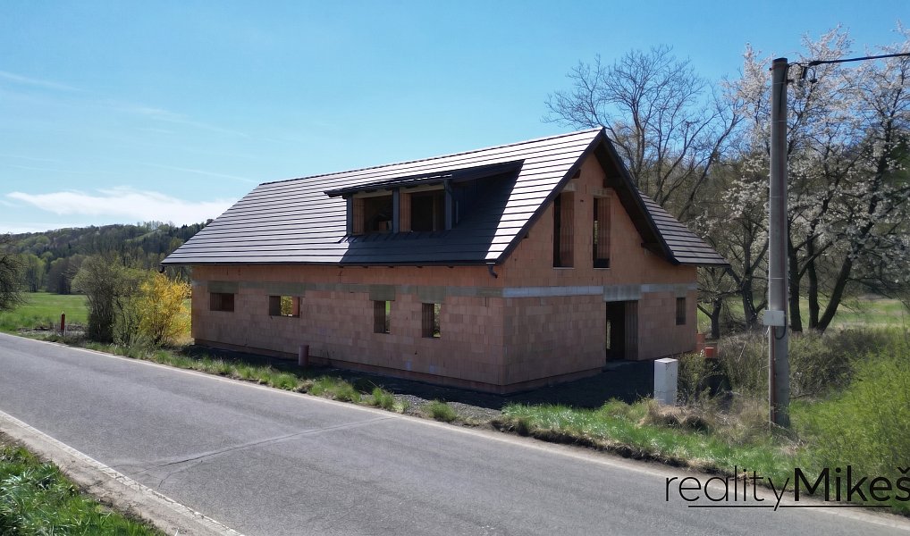 Prodej domu 252 m² s pozemkem 1 445 m², Rovensko pod Troskami – náhled fotky 10