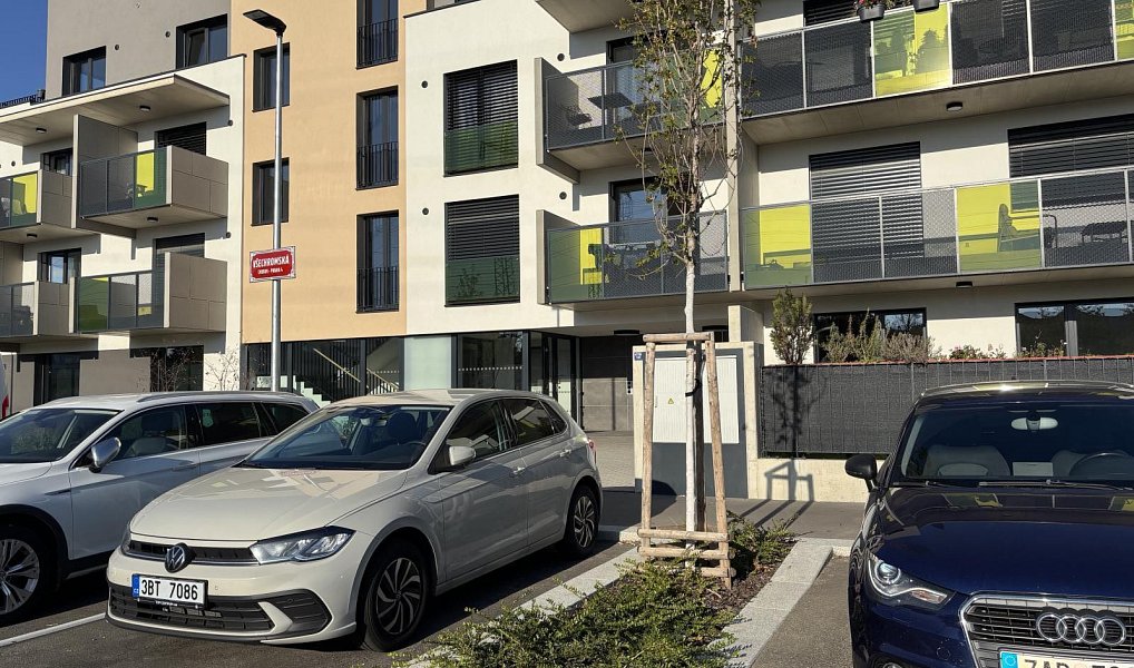 Pronájem bytu 2+kk 56 m², Praha – náhled fotky 2
