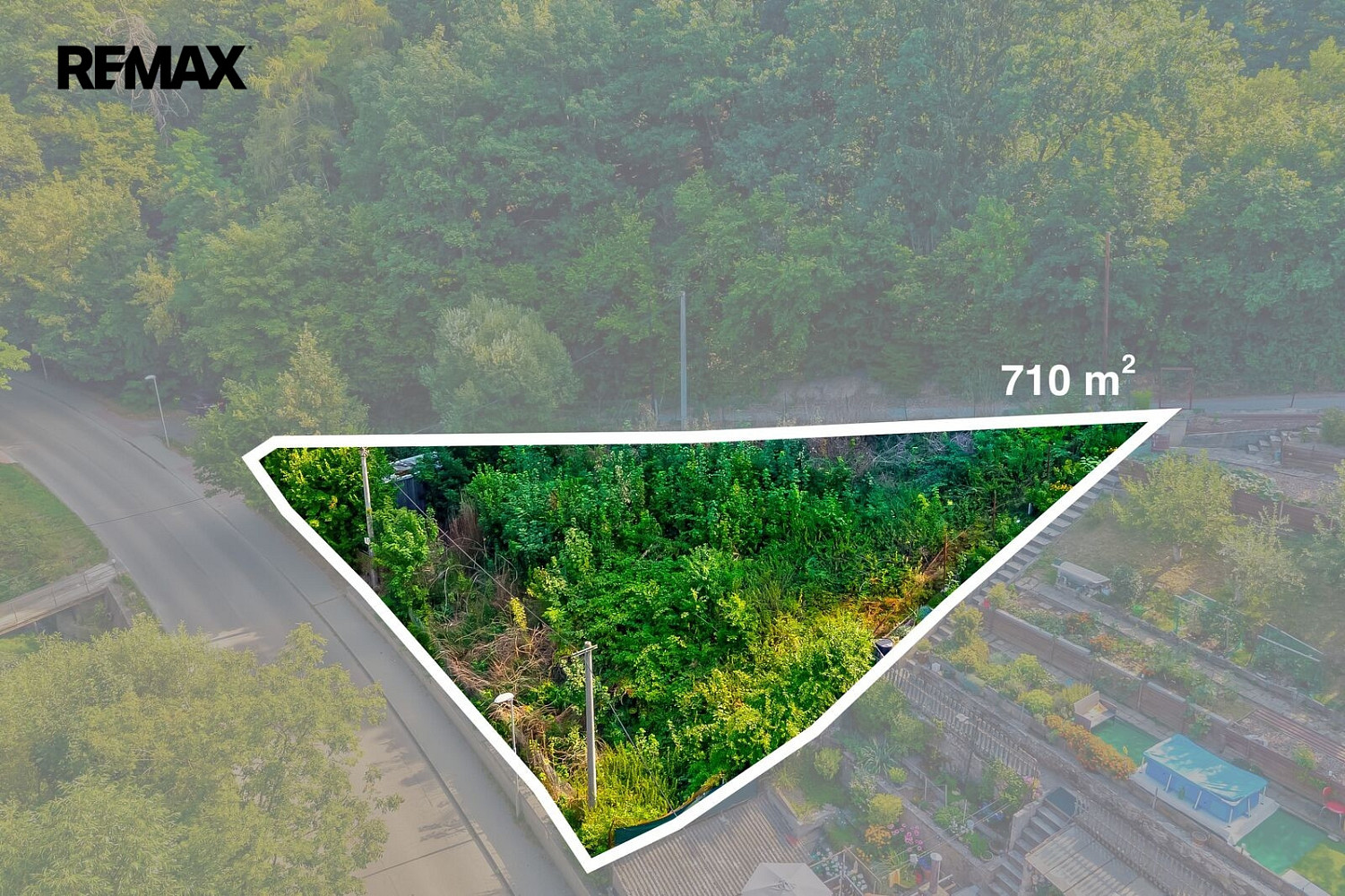 Prodej stavebního pozemku 710 m² – fotografie 3