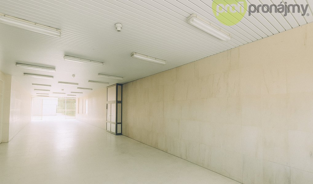 Pronájem krytého parkovacího stání centrum Šumperka, Šumperk – fotka 1 z 4