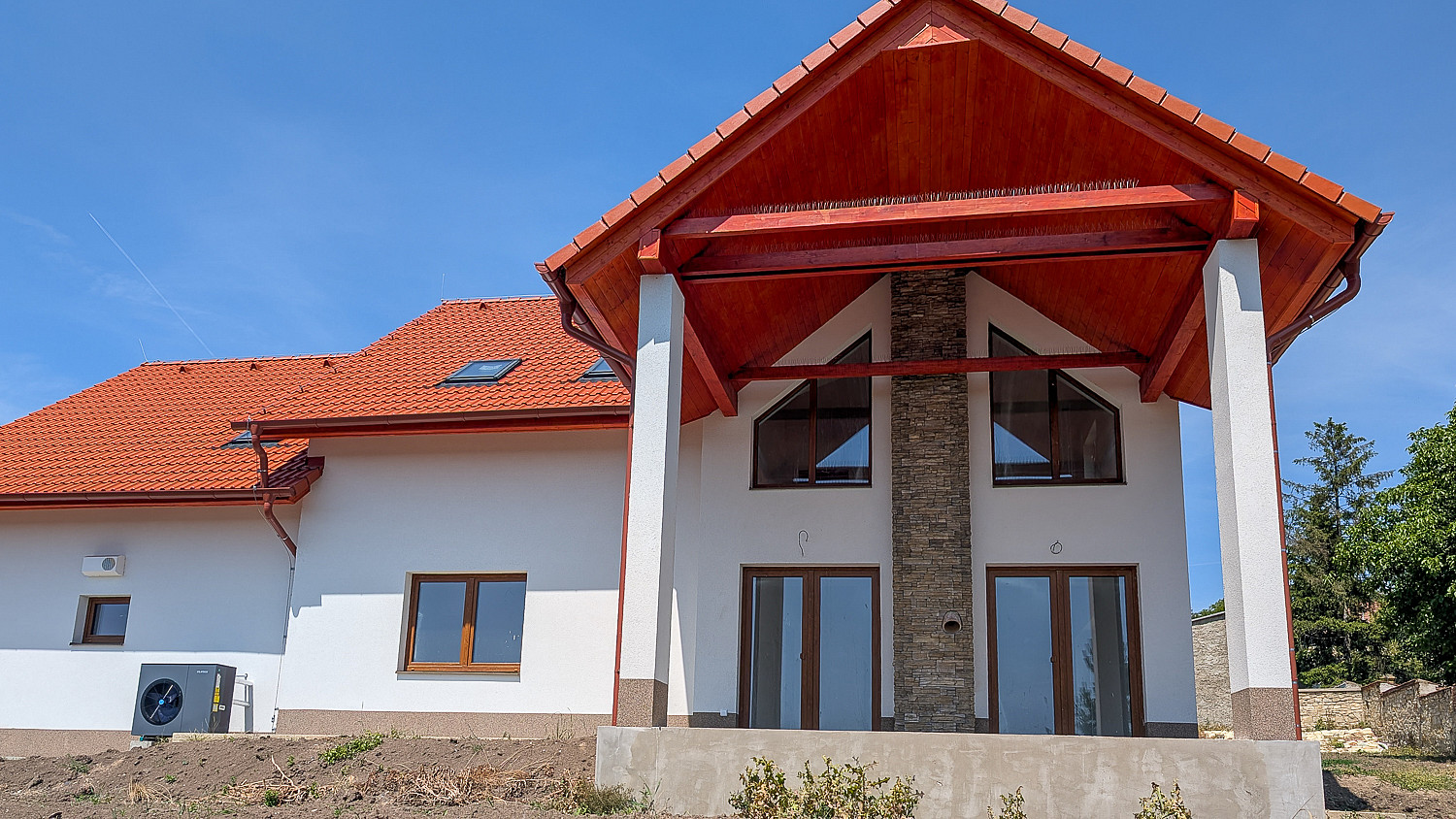 Prodej domu 246 m² s pozemkem 883 m² – pohled 4