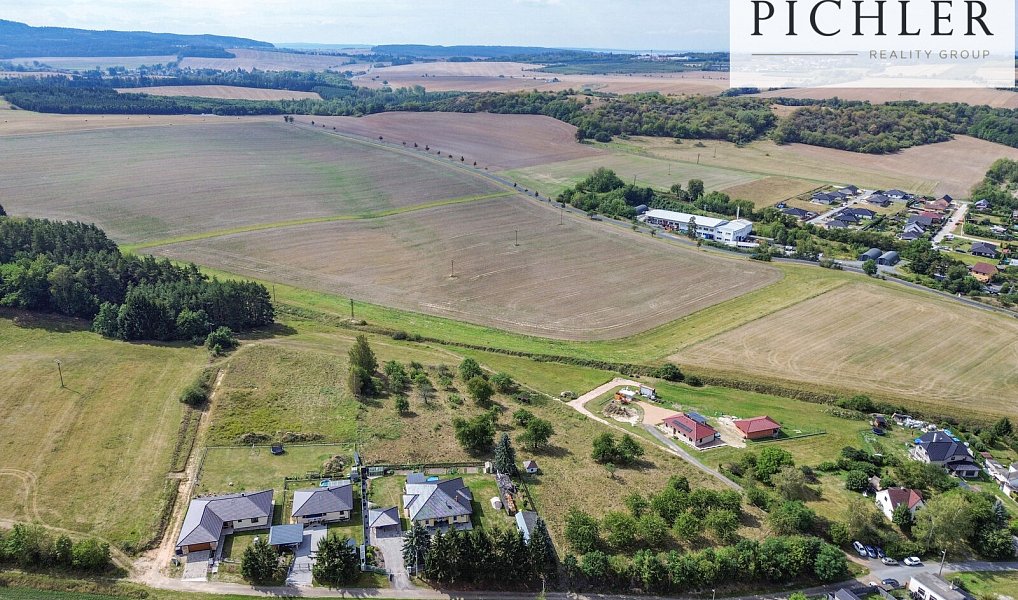 Prodej stavebního pozemku 10 447 m², Radnice – náhled fotky 12