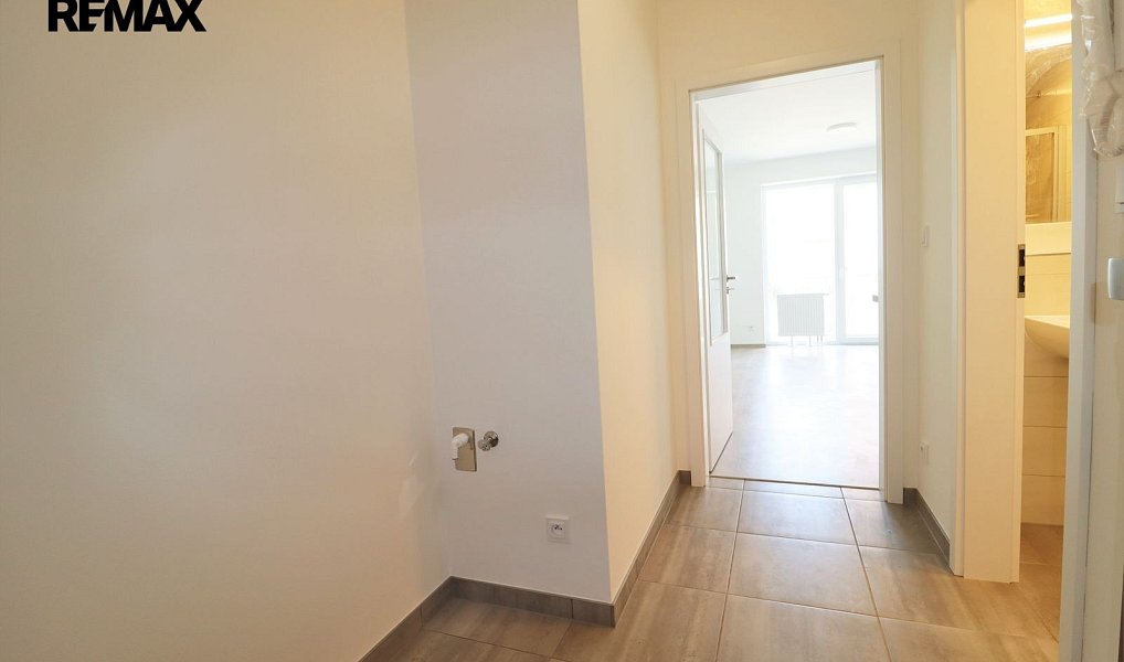 Pronájem bytu 1+kk 30 m², Praha – náhled fotky 5
