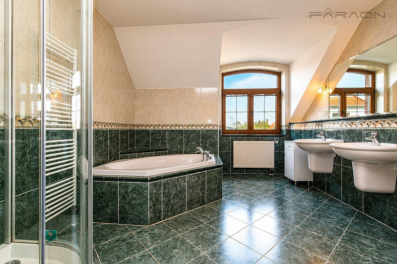 Pronájem domu 384 m² s pozemkem 670 m² – fotografie 5