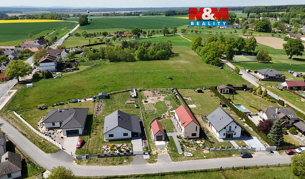 Prodej stavebního pozemku 1 050 m², Vesce – fotka 1 z 4