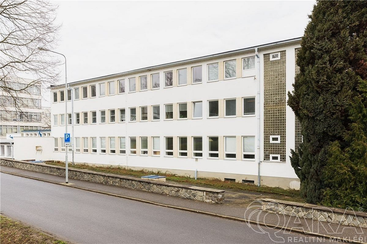 Pronájem kanceláře 549 m²