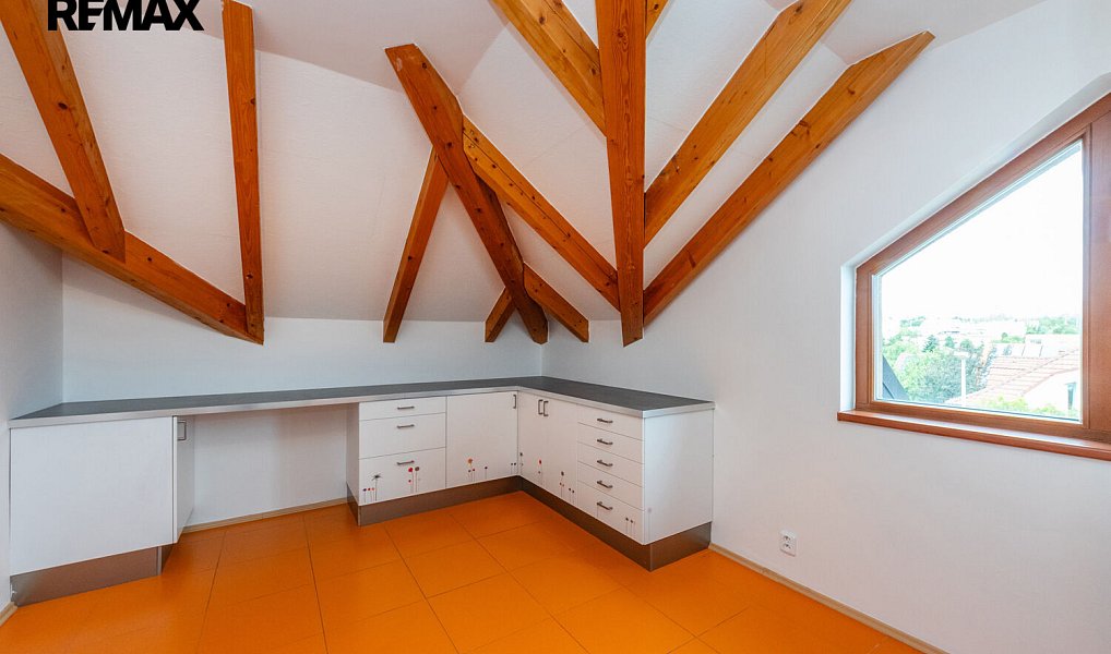 Prodej domu 300 m² s pozemkem 652 m², Praha – náhled fotky 32