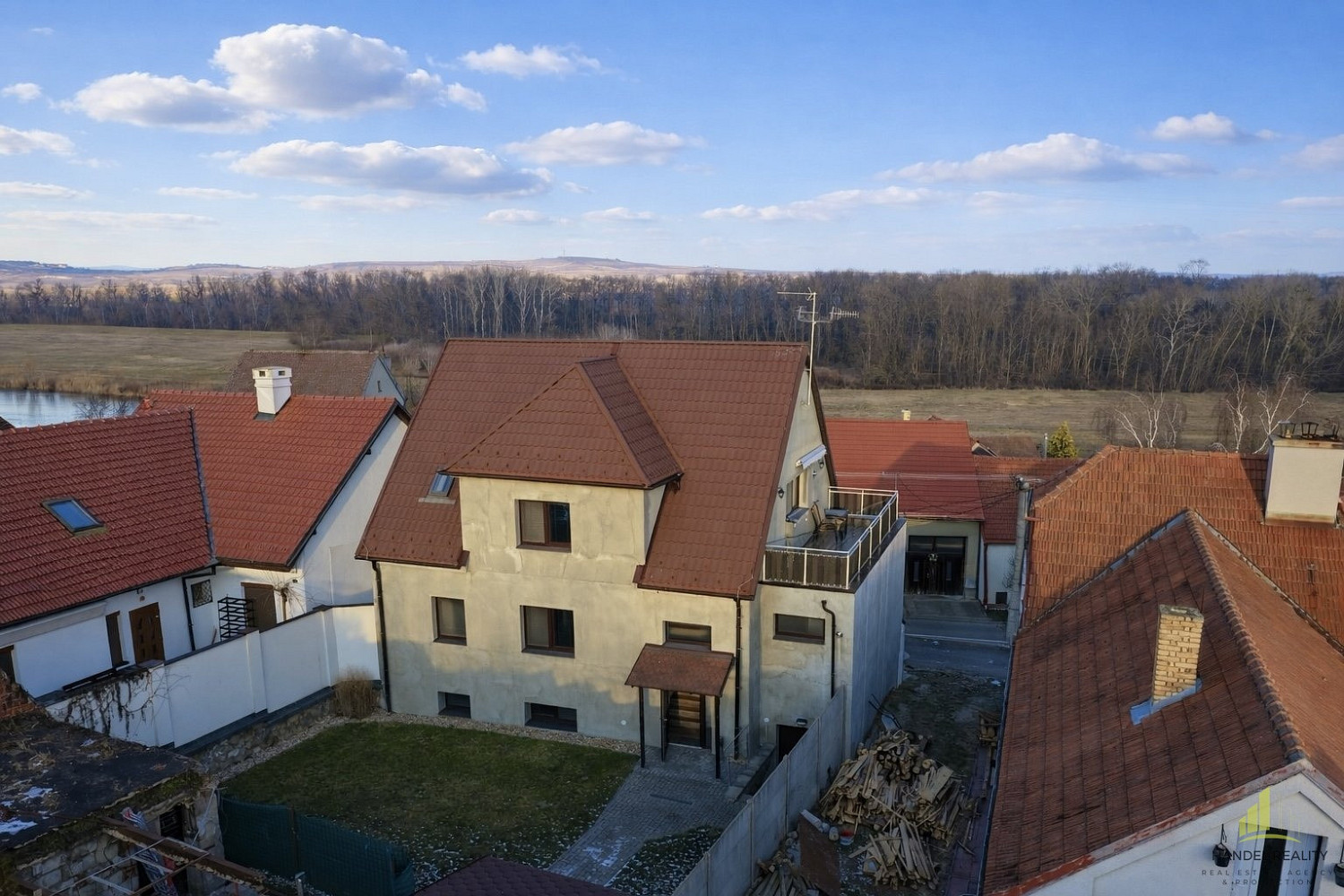 Prodej nájemního domu, činžáku 281 m²