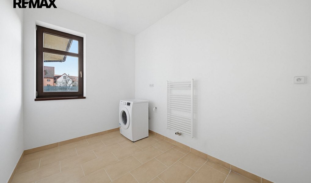 Prodej domu 363 m² s pozemkem 1 608 m², Jesenice – náhled fotky 11