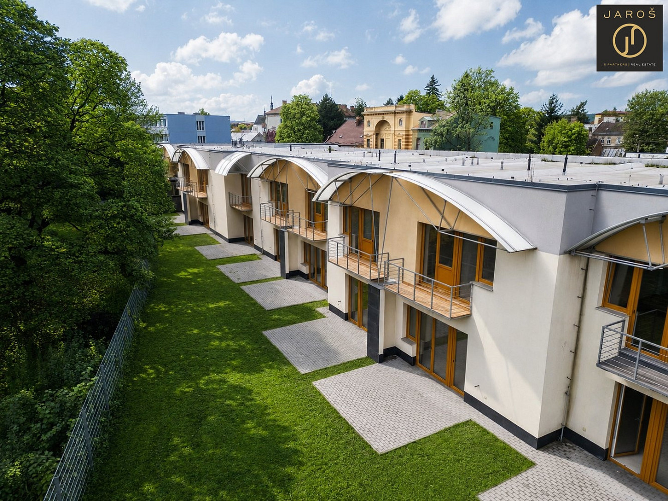 Prodej domu 178 m² s pozemkem 295 m² – pohled 2