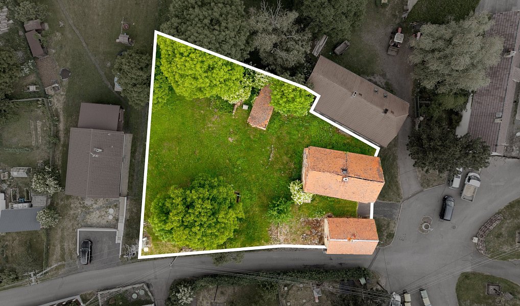 Prodej stavebního pozemku 1 516 m², Lukov – fotka 1 z 8