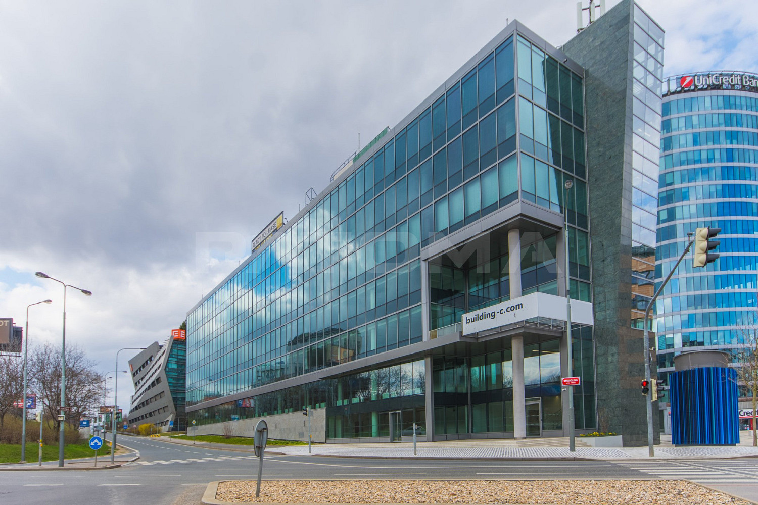Pronájem kanceláře 2 983 m²