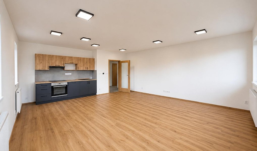Pronájem bytu 1+kk 39 m², Úherce – fotka 1 z 12
