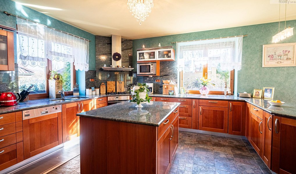 Prodej domu 372 m² s pozemkem 3 764 m², Lužice – náhled fotky 9