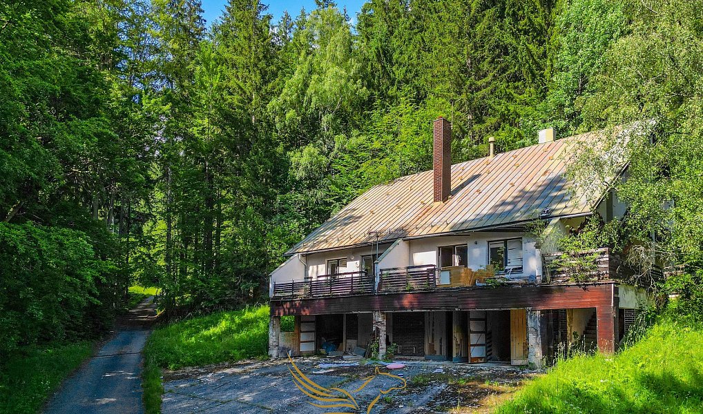 Prodej ubytovacího objektu 4 400 m², Velké Karlovice – náhled fotky 8