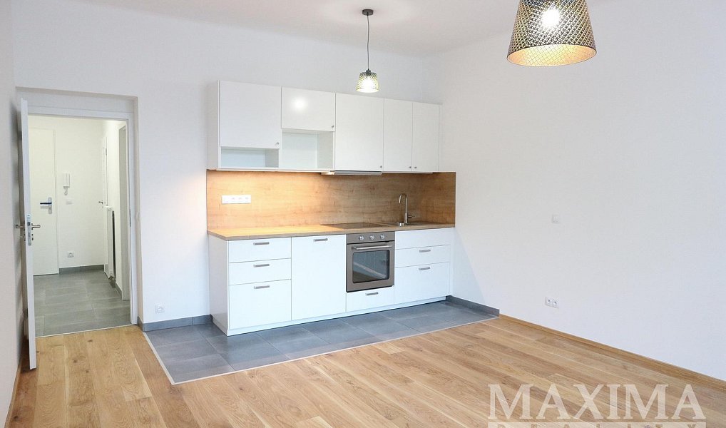 Pronájem bytu 1+kk 34 m², Praha – fotka 1 z 7