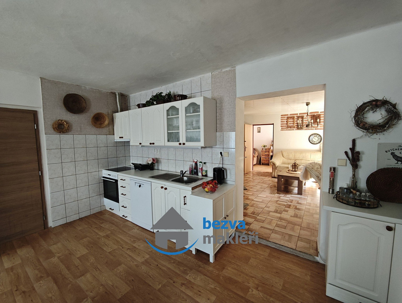 Prodej domu 390 m² s pozemkem 1 545 m² — photo 2