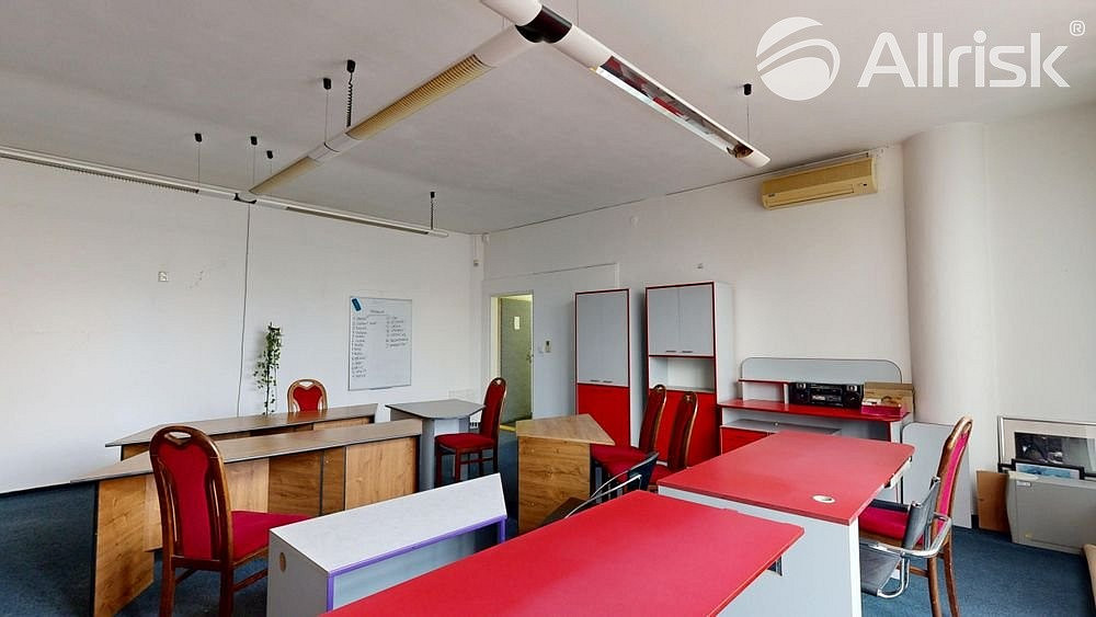 Pronájem kanceláře 51 m² — photo 3