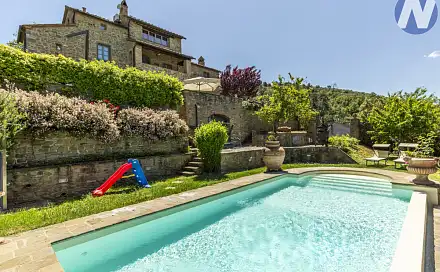 Prodej domu 350 m² s pozemkem 1 000 m², Cortona, Provincie Arezzo, Itálie