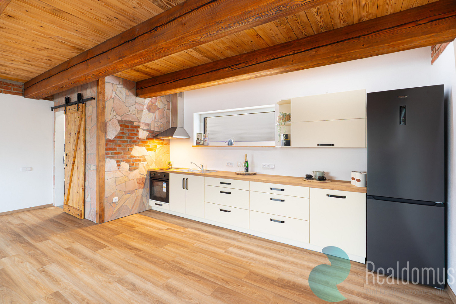Pronájem bytu 1+kk 53 m² – pohled 3