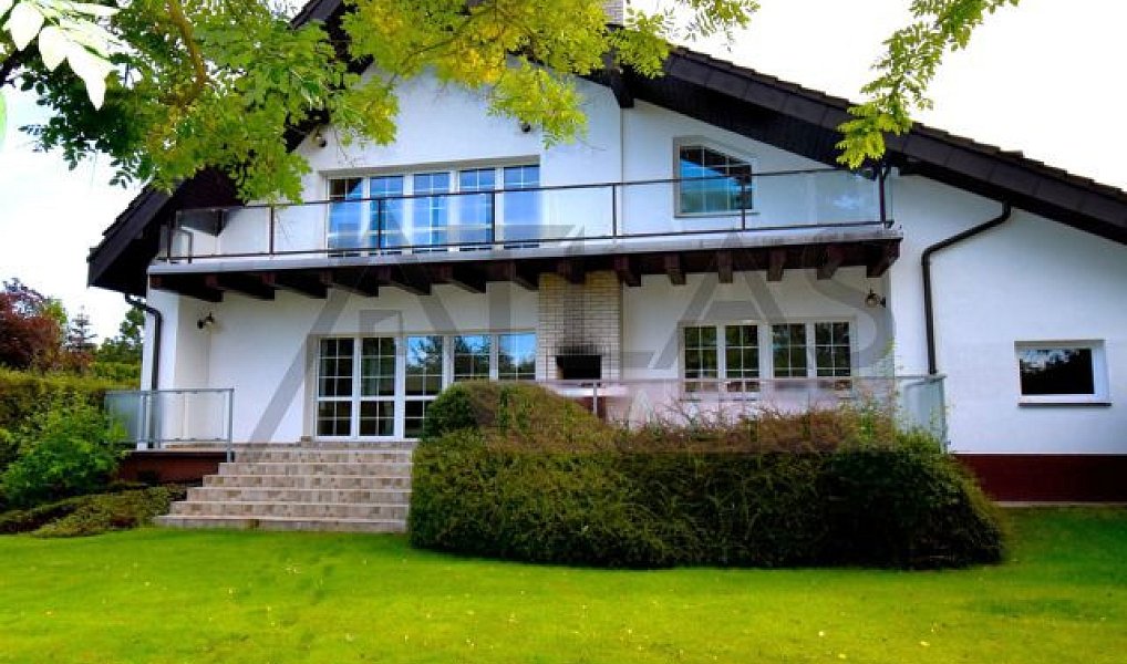 Pronájem domu 300 m² s pozemkem 750 m², Průhonice – fotka 1 z 13