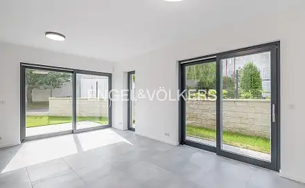 Pronájem domu 226 m² s pozemkem 302 m², Na Hutmance, Praha 5 - Jinonice