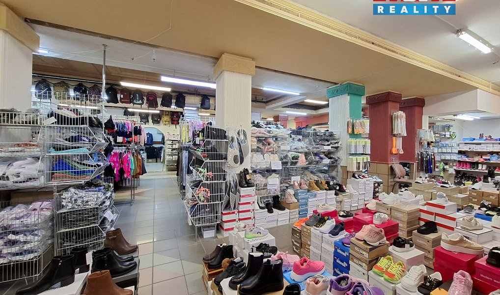 Pronájem obchodních prostor 600 m², Ostrov – náhled fotky 3