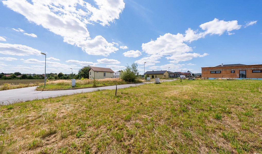Prodej stavebního pozemku 640 m², Střítež – náhled fotky 3