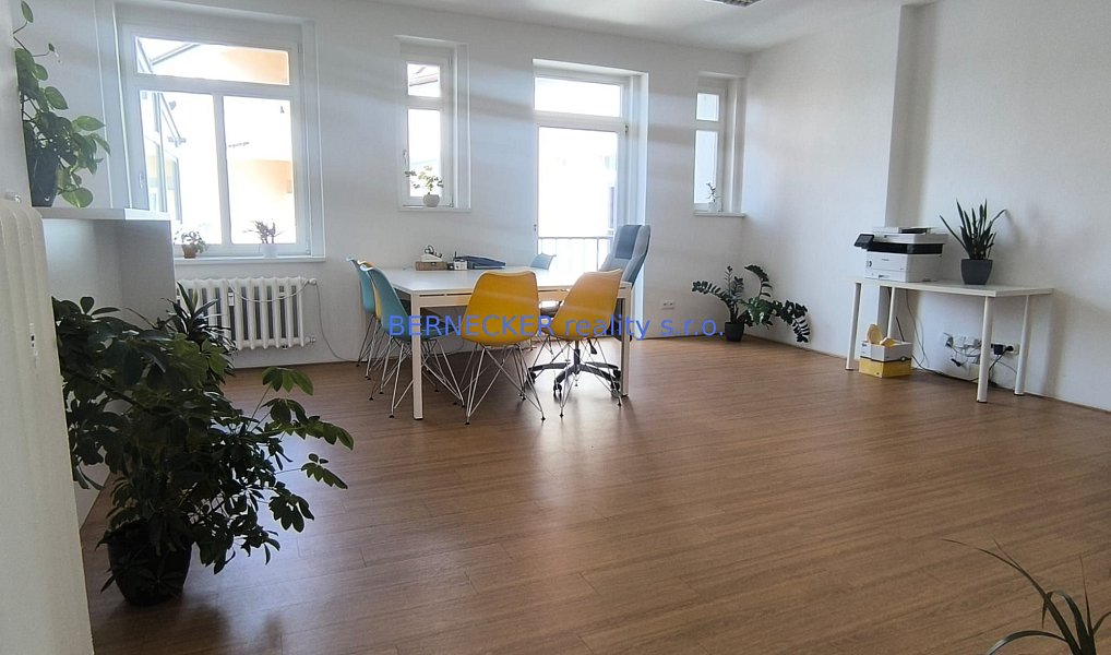 Pronájem kanceláře 105 m², Hradec Králové – fotka 1 z 14