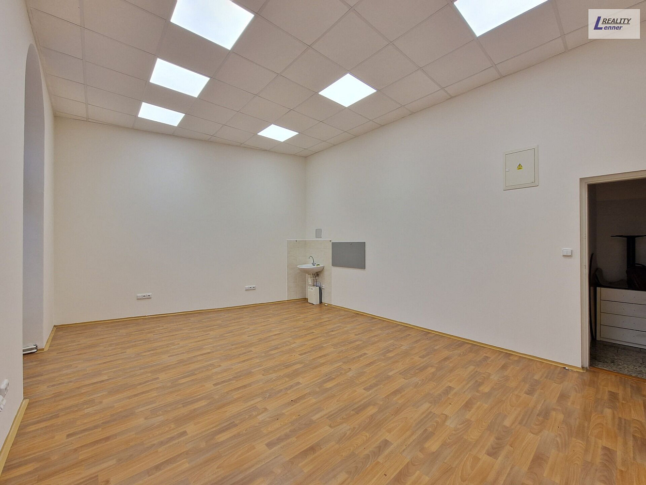 Pronájem kanceláře 28 m² – fotografie 3