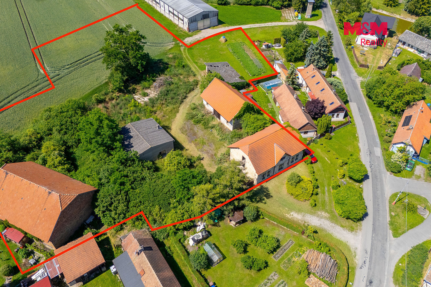 Prodej domu 742 m² s pozemkem 4 545 m² — photo 2