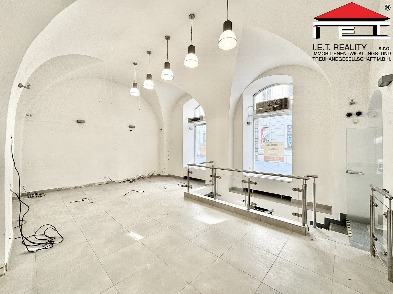 Pronájem obchodních prostor 260 m² — photo 2