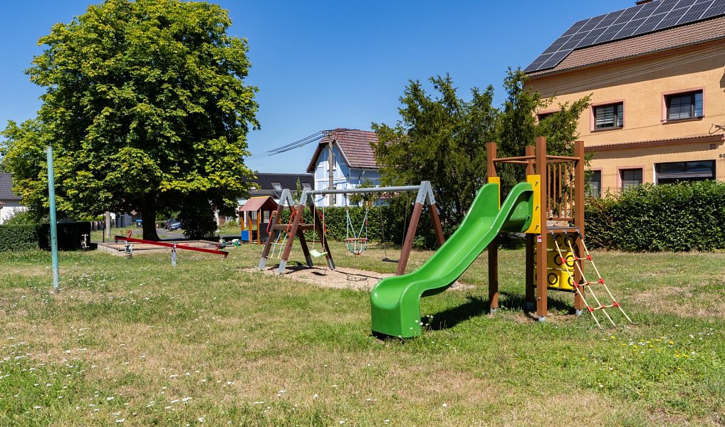 Prodej domu 140 m² s pozemkem 1 911 m², Měrunice – náhled fotky 34