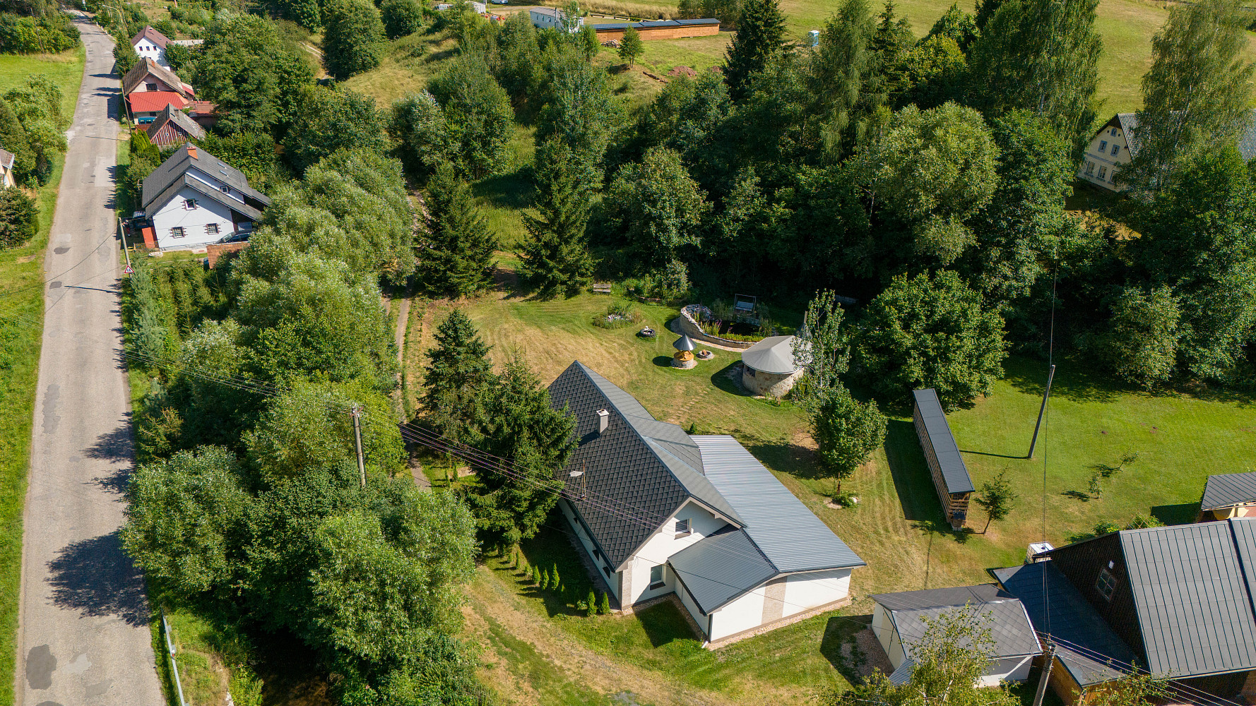 Prodej domu 216 m² s pozemkem 1 354 m² – fotografie 2