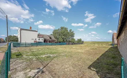 Prodej stavebního pozemku 927 m², Dvory, okres Nymburk