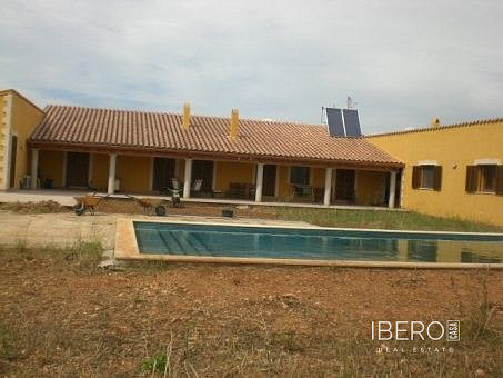 Prodej domu 668 m² s pozemkem 19 600 m²
