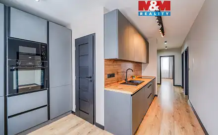 Prodej bytu 4+1 84 m², Bělojarská, Tachov