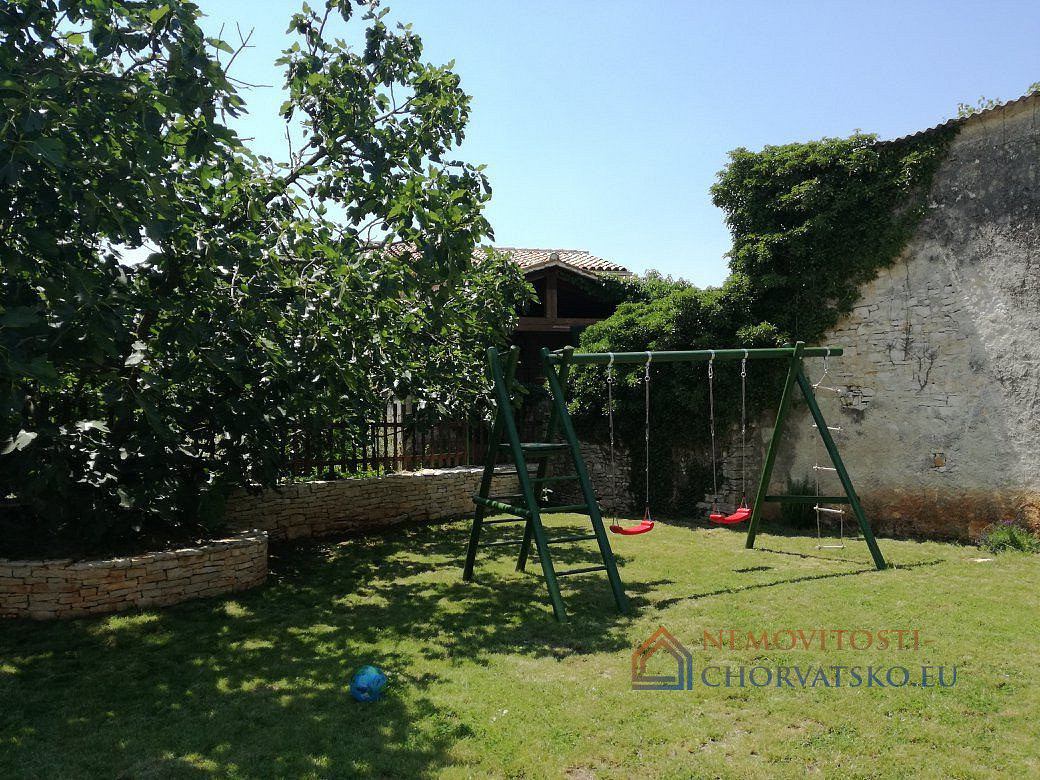 Prodej domu 220 m² s pozemkem 1 000 m² - Fler