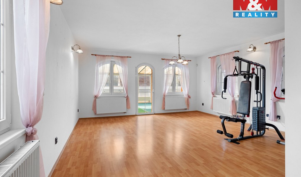 Prodej domu 280 m² s pozemkem 1 065 m², Vodochody – náhled fotky 2