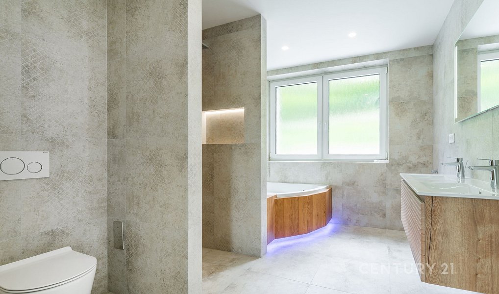 Prodej domu 309 m² s pozemkem 790 m², Tehov – náhled fotky 2