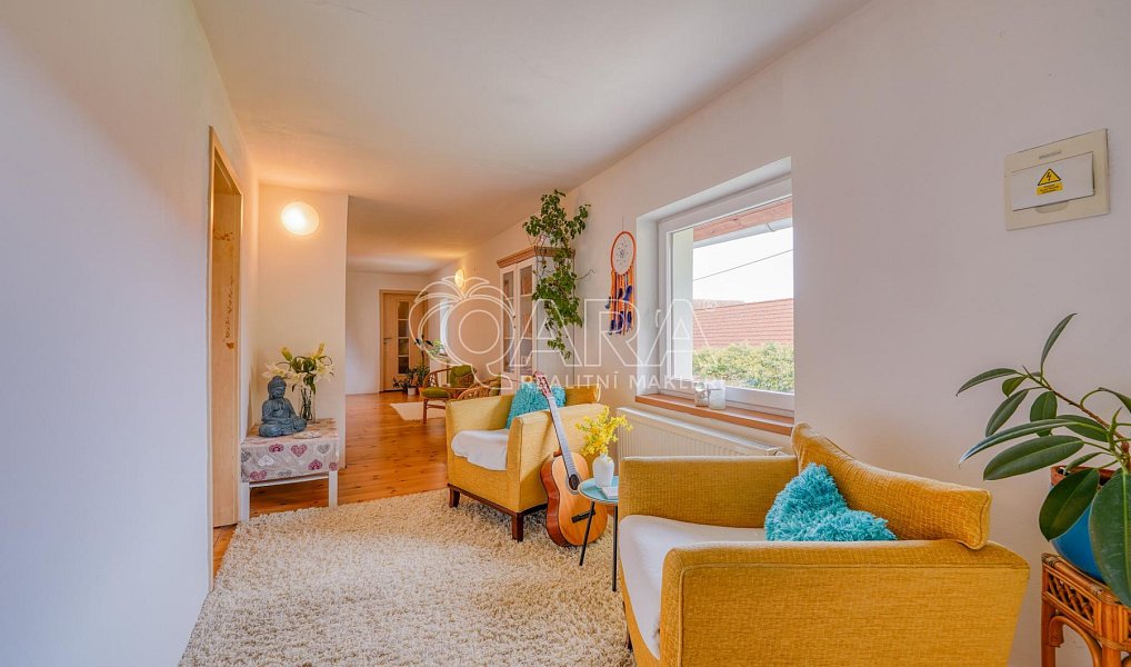 Prodej domu 245 m² s pozemkem 641 m², Jinín – náhled fotky 5