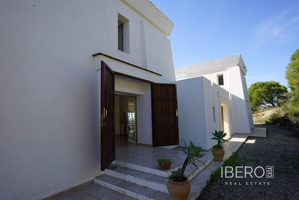 Prodej domu 600 m² s pozemkem 34 000 m² — photo 2