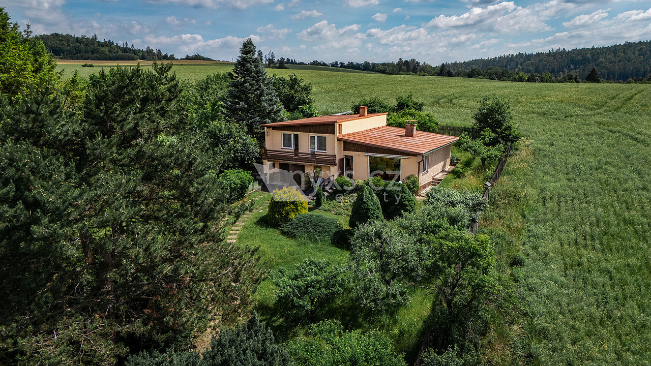 Prodej domu 240 m² s pozemkem 1 164 m²